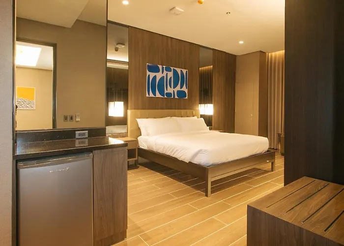 Amarah And Aiome Hotel *