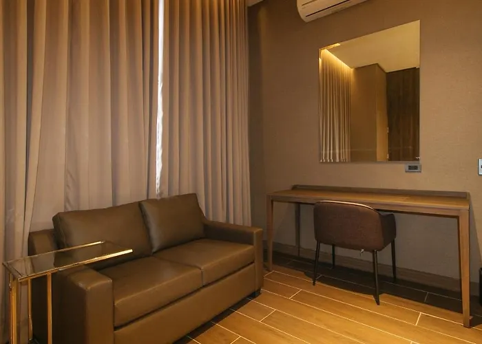 Amarah And Aiome Hotel *